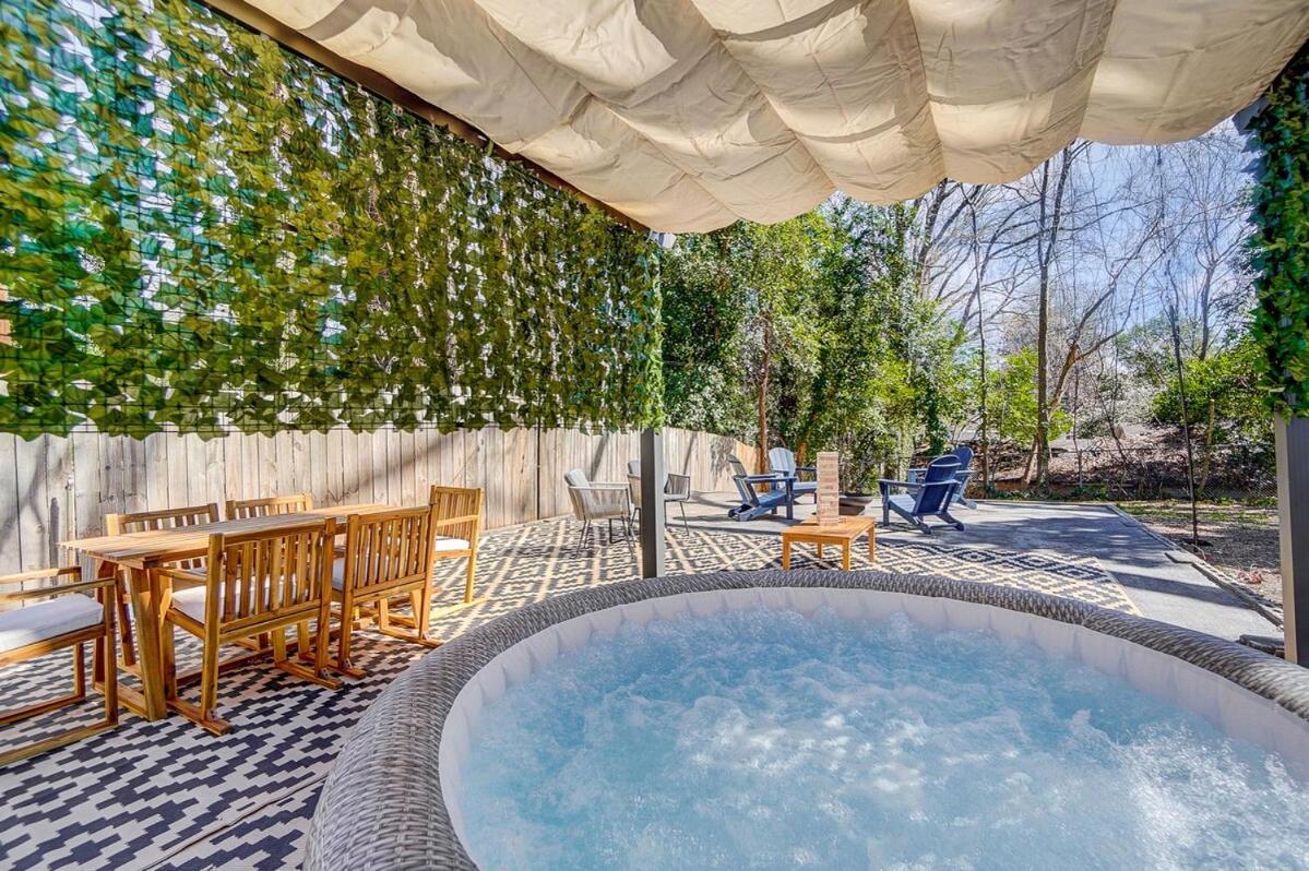 Cozy House W Hot Tub & Big Yard シャーロット エクステリア 写真